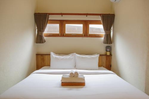 a bedroom with a bed with two towels on it at Mamori House at Kohlarn in Ko Larn