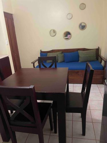 a living room with a table and a blue couch at Marina Loft in Coco