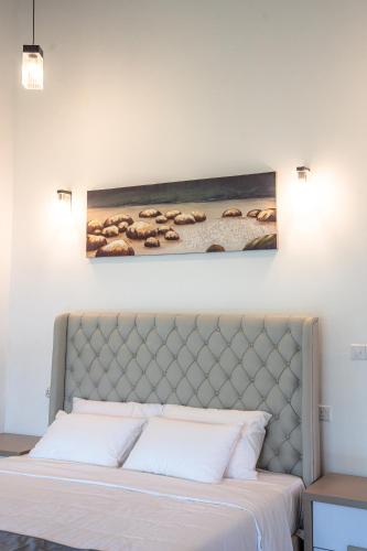 a painting of donuts on the wall above a bed at Lipton View Villa in Bandarawela