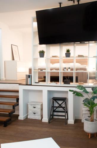 Fantabulous Downtown Abode