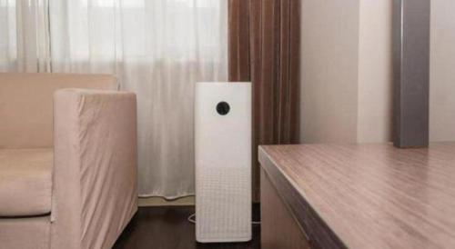 a room with a bed and a white object next to a table at Jinjiang Inn Select Shanghai International Tourism and Resorts Zone Chuansha Road Subway Station in Shanghai