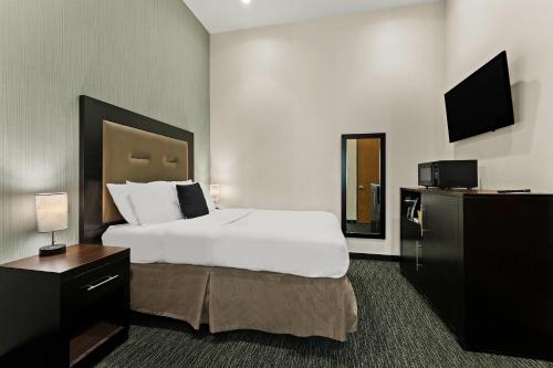 a hotel room with a bed and a flat screen tv at Quality Inn Philadelphia Center City in Philadelphia