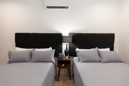 Postel nebo postele na pokoji v ubytování Hotel Manadia