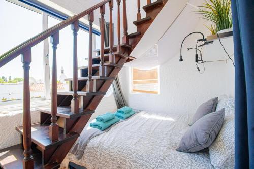 6 Centeanes - Clifftop apartment, sea views and st