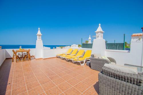 6 Centeanes - Clifftop apartment, sea views and st