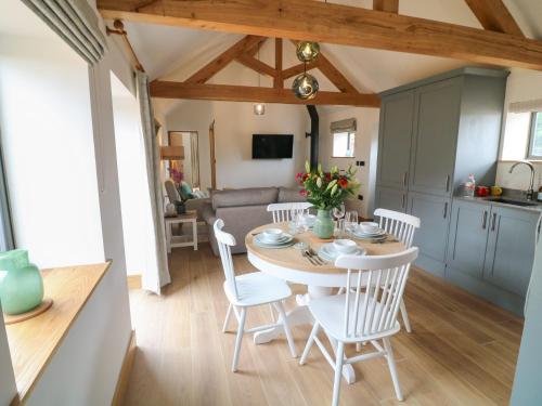 a kitchen and dining room with a table and chairs at Tawny Barn in Lincoln