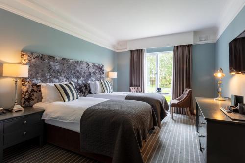 Ένα ή περισσότερα κρεβάτια σε δωμάτιο στο Killaloe Hotel & Spa