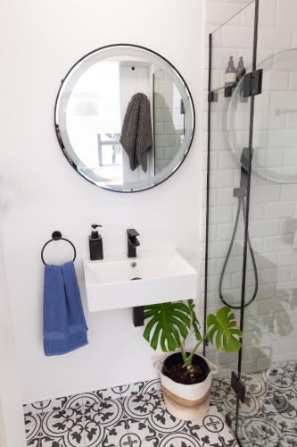 a bathroom with a sink and a mirror at Belle Rose Place in Meadowridge