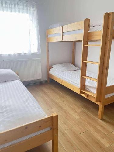 Ένα ή περισσότερα κρεβάτια σε δωμάτιο στο Hostel pracowniczy s8