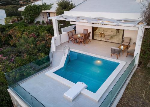 Бассейн в Sounio Sea Breeze Villa или поблизости