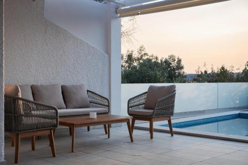 Бассейн в Sounio Sea Breeze Villa или поблизости