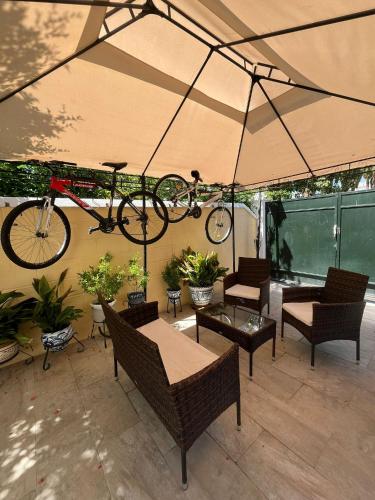 Alquibla relax y armonía con piscina junto a restaurantes y supermercados