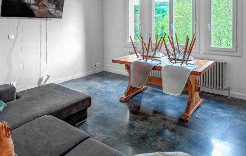 a living room with a table and two chairs at Awesome Home In Bellaffaire With Wifi in Bellaffaire