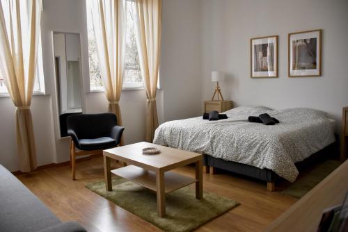 Postel nebo postele na pokoji v ubytování Búzavirág Apartmanok