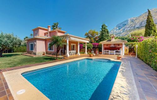 Villa Cuatro Soles en Denia, con piscina privada, jardín y terraza con barbacoa by Family Homes rentals