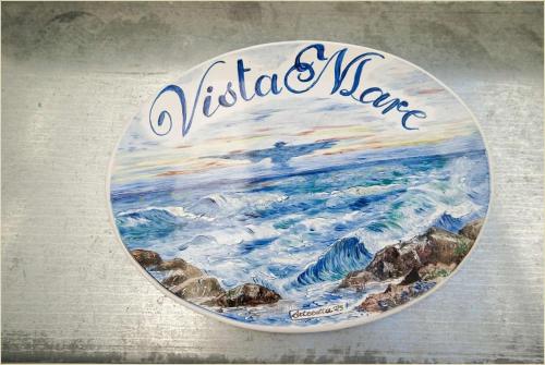 トッレ・スーダにあるAttico Gabriella vista mare - Salento Reservationの海絵皿
