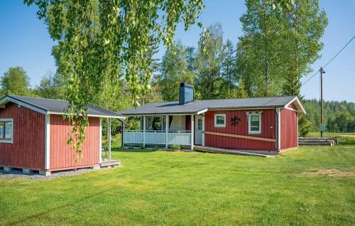 a red house and a red house on a yard at Nice Home In Kramfors in Kramfors