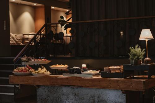 Otelde veya yakınında yiyecek