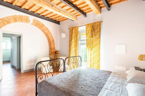 a dining room with a table and a couch at Podere Bellavista in Rosignano Marittimo