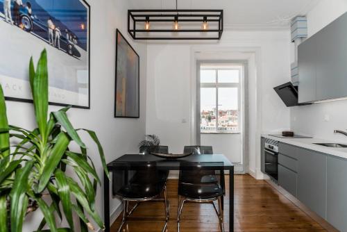 Downtown Castle and River View Apartment
