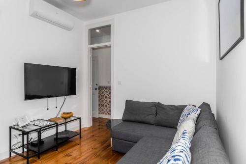 Downtown Castle and River View Apartment