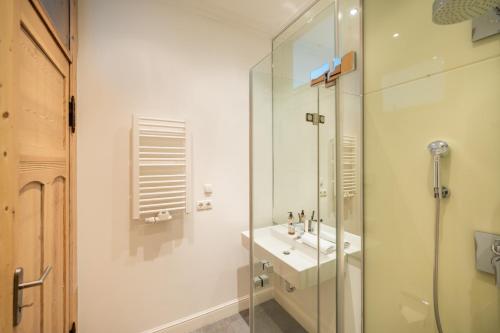 O baie la Ferienwohnung Schilfrohr Meerblick Kamin Sauna