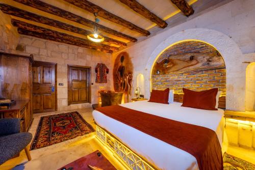 Un pat sau paturi într-o cameră la Historical Goreme House