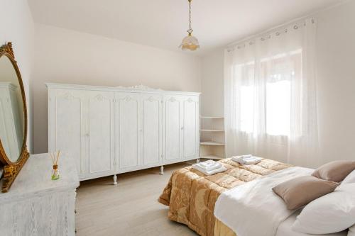Una cama o camas en una habitación de I Due Gelsi appartamento Wood