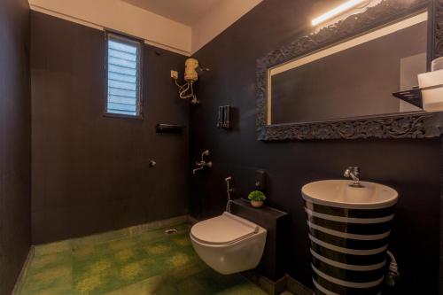 Bilik mandi di YoYo Goa, The Apartment Hotel
