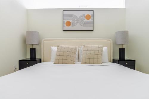 a bedroom with a large bed with two lamps at Blueground Round Rock pool nr Old Settlers Park ATX-318 in Austin