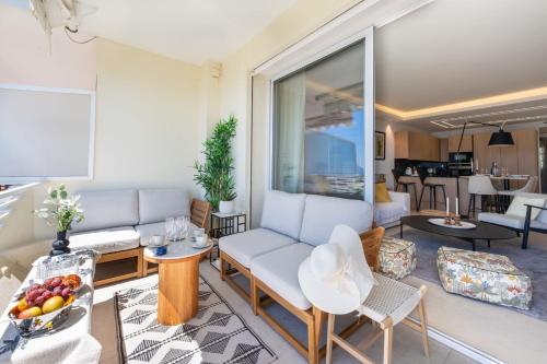 2-Br Apartment with Sea View Terrace Cannes