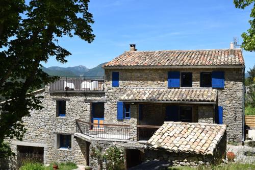 Maison de Céline en pleine Nature avec vue Montagnes et Jacuzzi