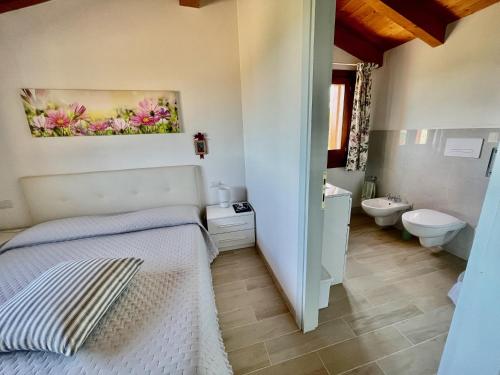 Ένα μπάνιο στο Villa Fiori con Piscina by Wonderful Italy