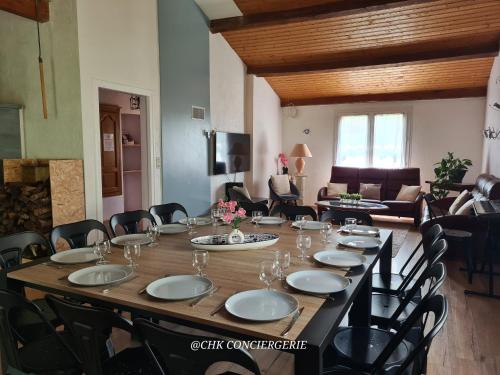 Posezení v ubytování La Casa - Gîte familal - 15min from Puy duFou