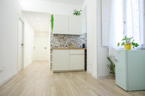 RainbHome Colourful Roman Suites photo 15