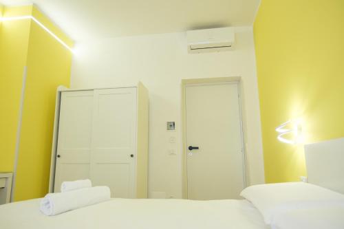 RainbHome Colourful Roman Suites photo 26