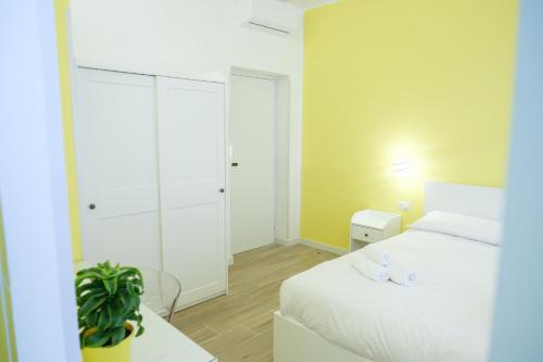 RainbHome Colourful Roman Suites photo 29