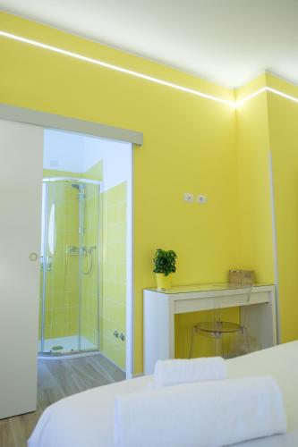 RainbHome Colourful Roman Suites photo 28