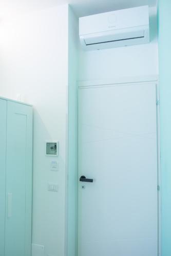 RainbHome Colourful Roman Suites photo 42