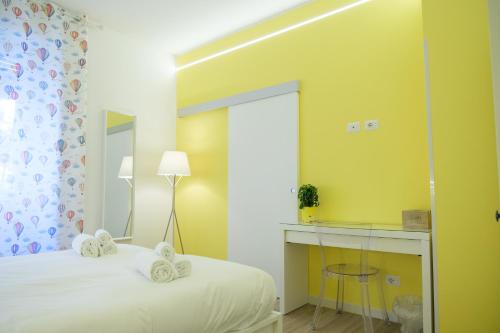 RainbHome Colourful Roman Suites photo 32
