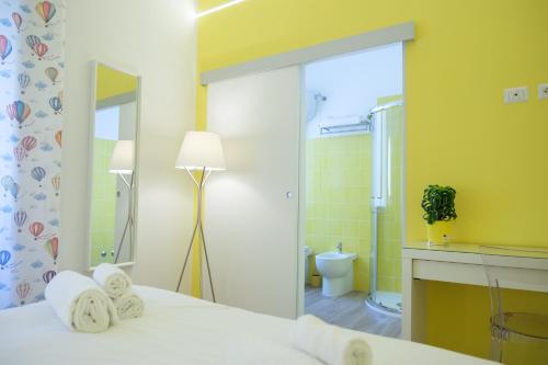 RainbHome Colourful Roman Suites photo 33