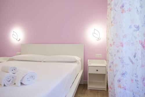 RainbHome Colourful Roman Suites photo 55