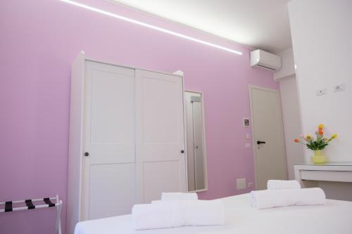 RainbHome Colourful Roman Suites photo 58