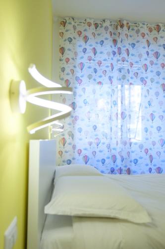 RainbHome Colourful Roman Suites photo 37