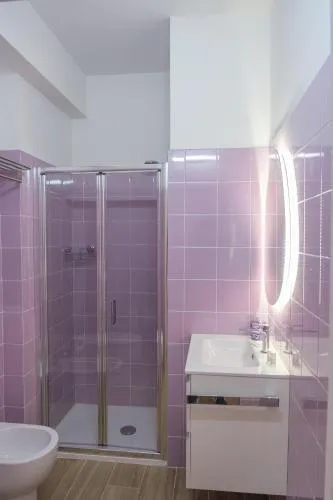 RainbHome Colourful Roman Suites photo 5