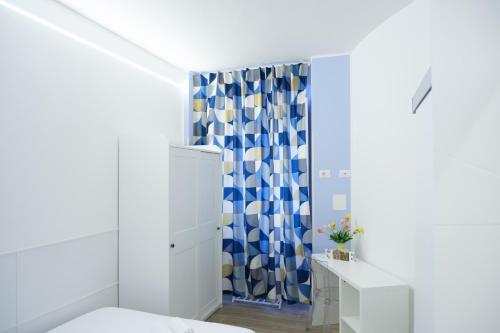 RainbHome Colourful Roman Suites photo 67