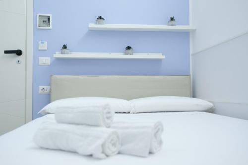 RainbHome Colourful Roman Suites photo 65