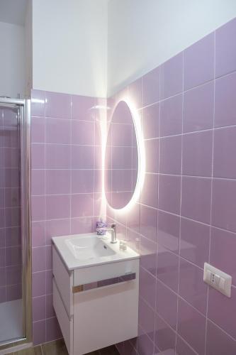 RainbHome Colourful Roman Suites photo 62