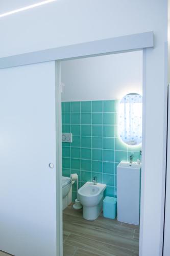 RainbHome Colourful Roman Suites photo 50