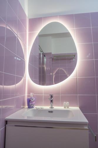 RainbHome Colourful Roman Suites photo 64